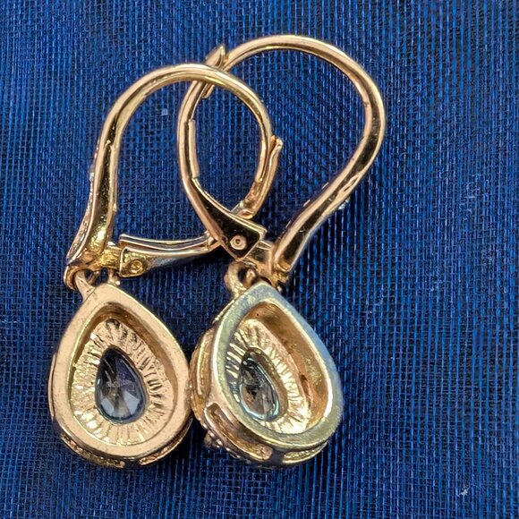 Beautiful golden zirconia pear shaped earrings - Picture 3 of 4